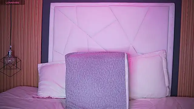 Emily Roberts9 online show from 04/01/26, 11:44