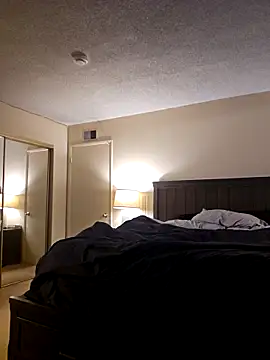 Snapshot of Roddog18 chatting on 04/29/26, 05:22 Roddog18 online show from 04/29/26, 05:22