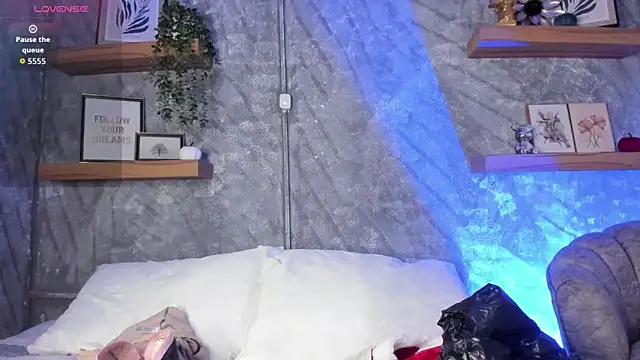 Nikolbrice online show from 12/17/25, 07:20