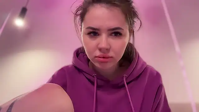 AlmaryKim online show from 10/03/25, 08:39