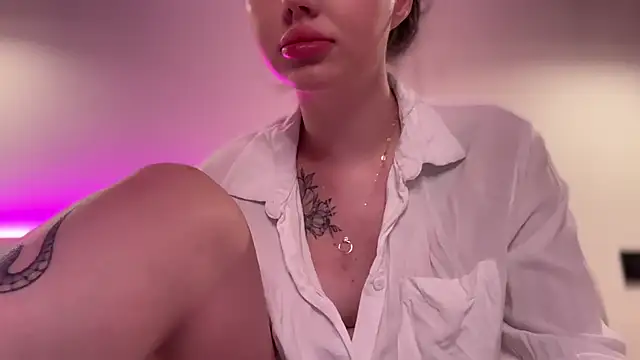 AlmaryKim online show from 10/04/25, 09:02