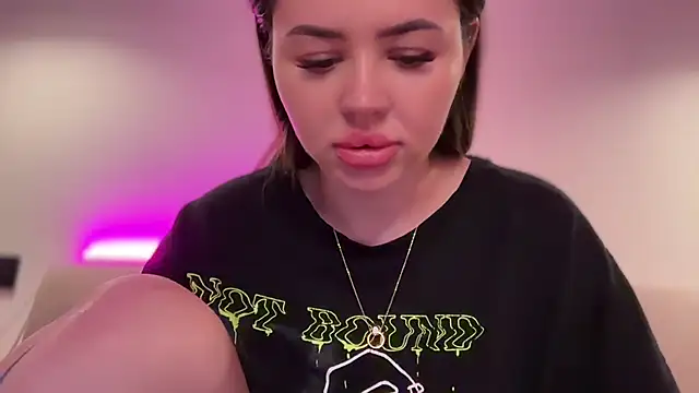 AlmaryKim online show from 10/10/25, 08:41