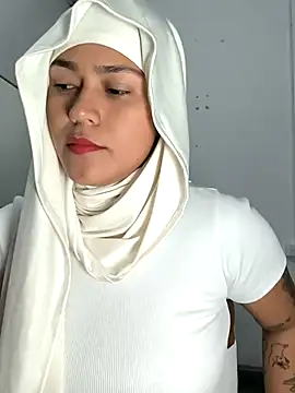 Nadia hasbun online show from 10/02/25, 01:07