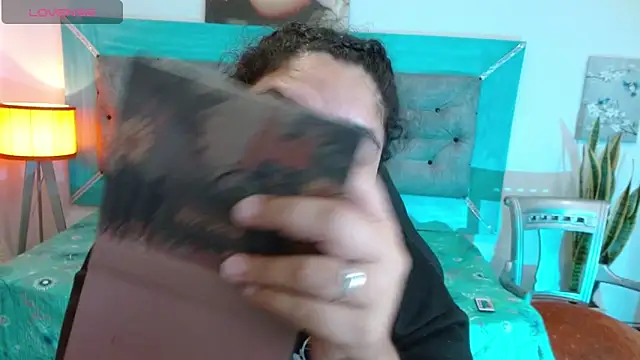 Snapshot of roxx_iie chatting on 10/04/25, 03:48 roxx iie online show from 10/04/25, 03:48