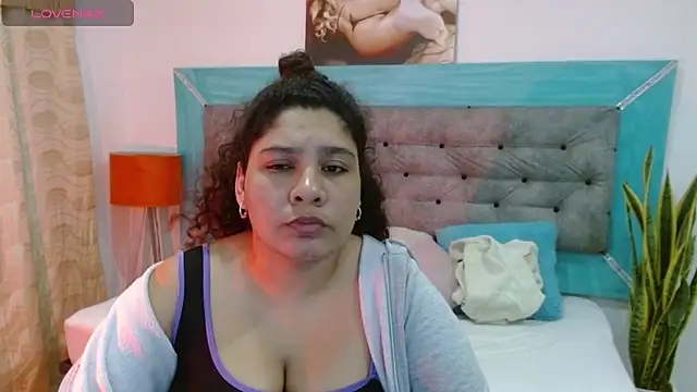 Snapshot of roxx_iie chatting on 10/07/25, 02:31 roxx iie online show from 10/07/25, 02:31