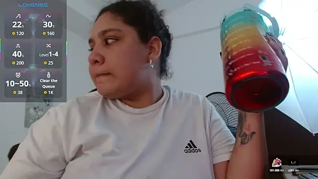 Snapshot of roxx_iie chatting on 10/13/25, 09:15 roxx iie online show from 10/13/25, 09:15