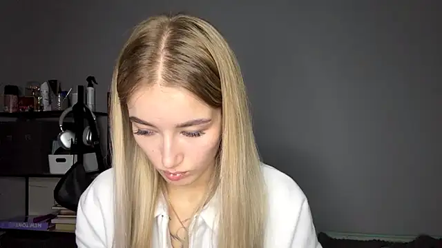 SweetCatherine online show from 10/08/25, 12:14