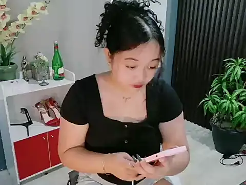 UrFavouriteCravings online show from 12/21/25, 02:41