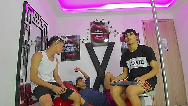 VERY HOT GUYS online show from 10/02/25, 02:07