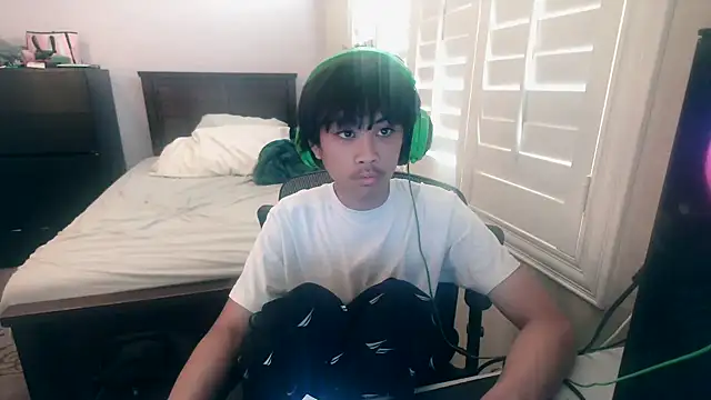 youngasianboy2007 online show from 10/29/25, 04:20