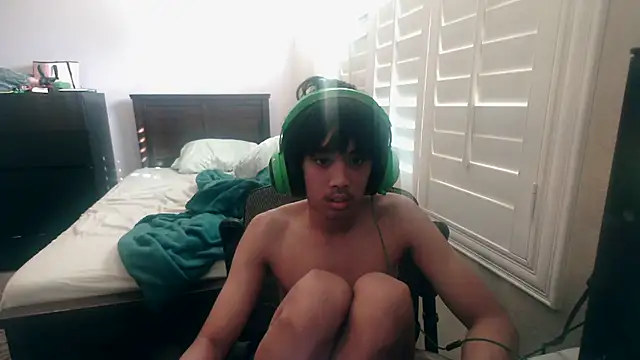 youngasianboy2007 online show from 10/31/25, 09:16