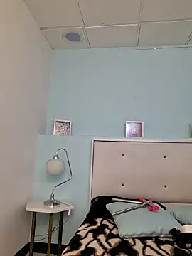 Snapshot of annyaparis chatting on 10/14/25, 02:18 annyaparis online show from 10/14/25, 02:18