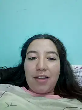 Snapshot of annyaparis chatting on 10/15/25, 02:22 annyaparis online show from 10/15/25, 02:22
