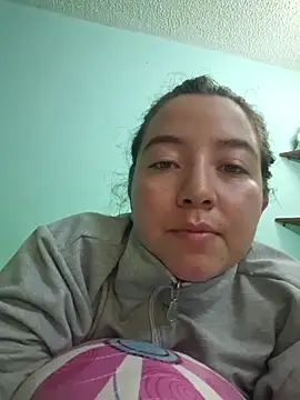 Snapshot of annyaparis chatting on 11/04/25, 01:48 annyaparis online show from 11/04/25, 01:48