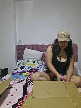 Snapshot of annyaparis chatting on 01/15/26, 12:48 annyaparis online show from 01/15/26, 12:48
