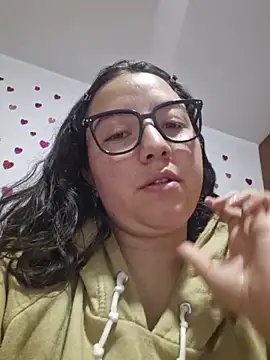 Snapshot of annyaparis chatting on 02/18/26, 01:12 annyaparis online show from 02/18/26, 01:12