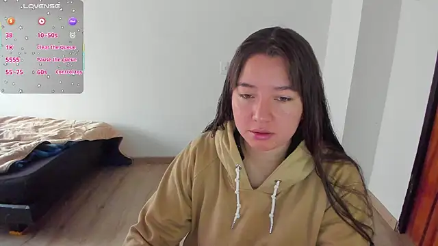 Snapshot of annyaparis chatting on 04/15/26, 12:23 annyaparis online show from 04/15/26, 12:23