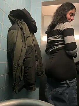 Snapshot of latingangsex chatting on 02/19/26, 06:15 latingangsex online show from 02/19/26, 06:15