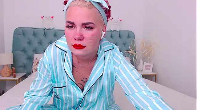 Snapshot of Naughty_kittyy1 chatting on 10/08/25, 11:52 Naughty kittyy1 online show from 10/08/25, 11:52