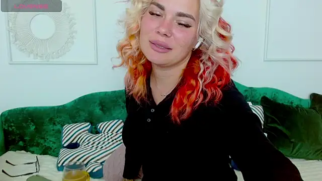 Snapshot of Naughty_kittyy1 chatting on 10/11/25, 07:56 Naughty kittyy1 online show from 10/11/25, 07:56