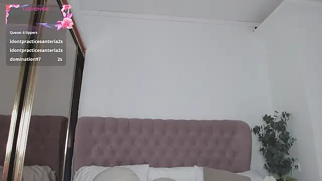 Snapshot of Naughty_kittyy1 chatting on 10/13/25, 08:47 Naughty kittyy1 online show from 10/13/25, 08:47