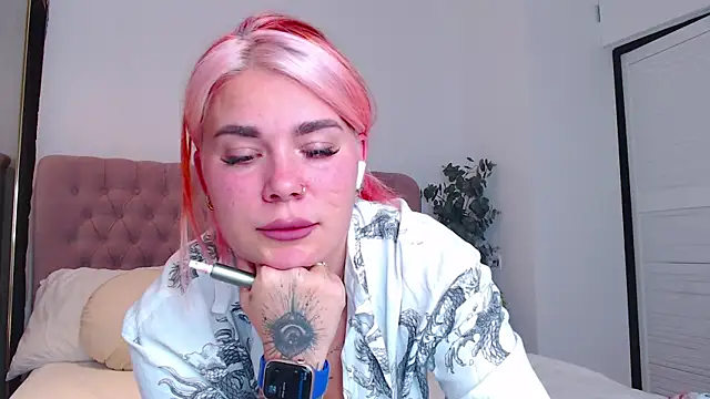 Snapshot of Naughty_kittyy1 chatting on 10/14/25, 08:42 Naughty kittyy1 online show from 10/14/25, 08:42