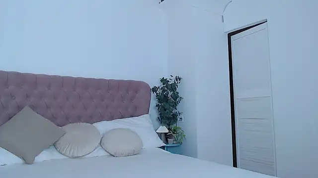 Snapshot of Naughty_kittyy1 chatting on 10/16/25, 07:31 Naughty kittyy1 online show from 10/16/25, 07:31