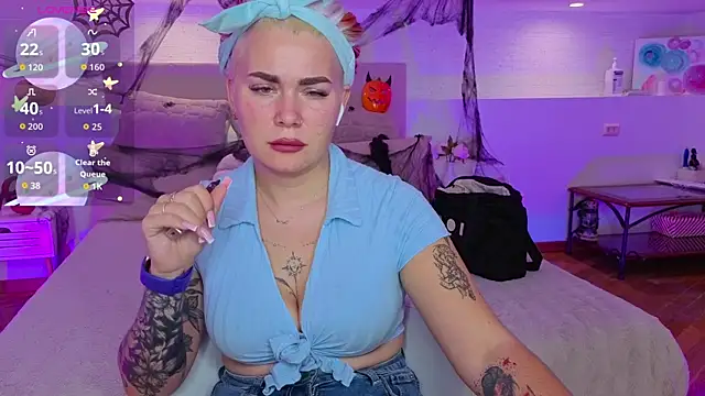 Snapshot of Naughty_kittyy1 chatting on 10/28/25, 01:36 Naughty kittyy1 online show from 10/28/25, 01:36