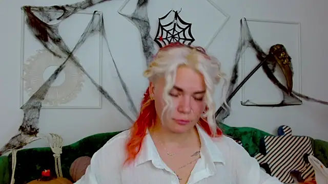 Snapshot of Naughty_kittyy1 chatting on 10/29/25, 08:43 Naughty kittyy1 online show from 10/29/25, 08:43