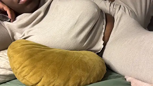 nanaisbackk online show from 10/27/25, 07:56