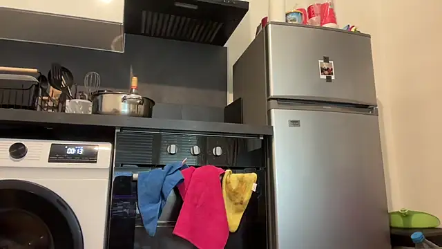 nanaisbackk online show from 11/04/25, 08:13