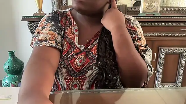 nanaisbackk online show from 12/05/25, 08:12