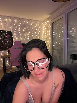 LaPetiteKim online show from 02/15/26, 08:05