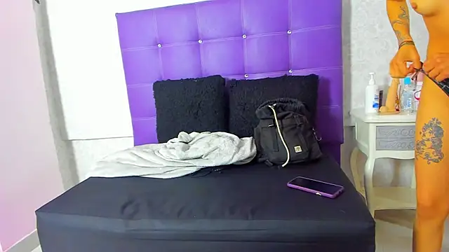 LeaMoreau22 online show from 10/29/25, 11:45