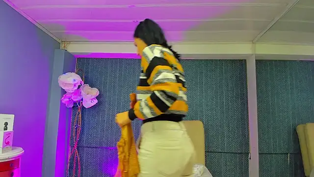 LeaMoreau22 online show from 12/21/25, 01:07