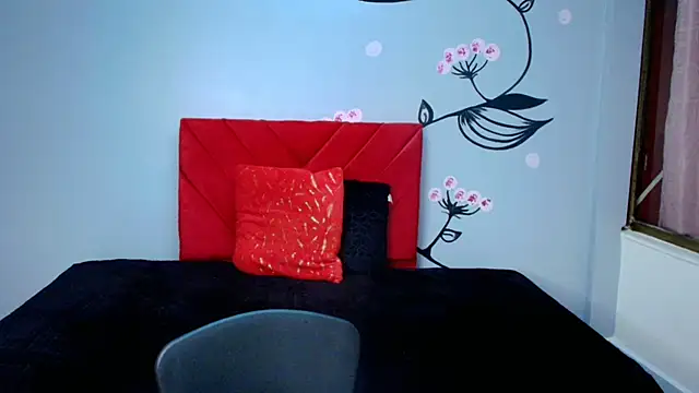 Charlotte  Gray online show from 10/31/25, 12:28