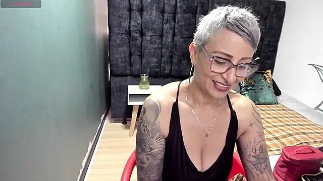 Charlotte  Gray online show from 12/13/25, 08:04