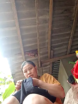 Snapshot of bae-bae chatting on 10/16/25, 01:39 bae-bae online show from 10/16/25, 01:39