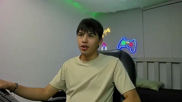 StiwenTwink online show from 12/05/25, 07:43