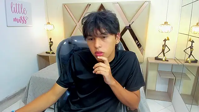 Snapshot of StiwenTwink chatting on 02/12/26, 12:33 StiwenTwink online show from 02/12/26, 12:33