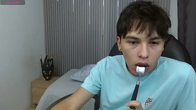 Snapshot of StiwenTwink chatting on 03/17/26, 12:08 StiwenTwink online show from 03/17/26, 12:08