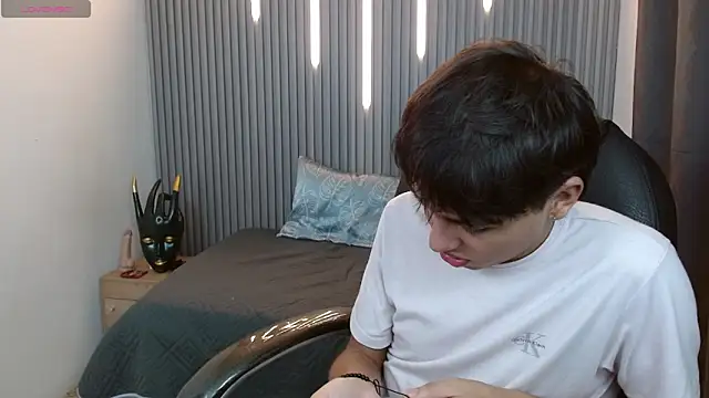 Snapshot of StiwenTwink chatting on 03/18/26, 09:40 StiwenTwink online show from 03/18/26, 09:40