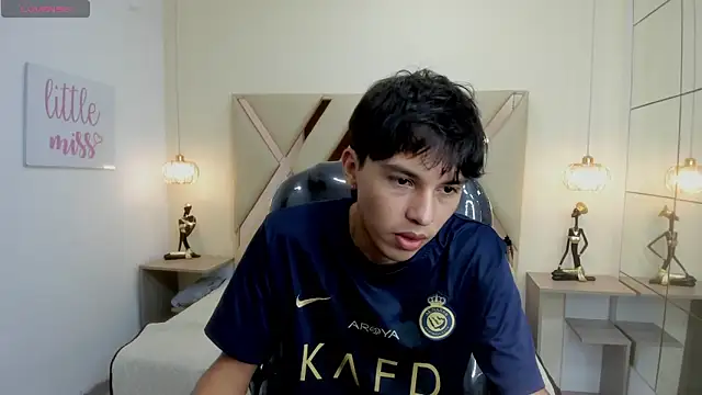 Snapshot of StiwenTwink chatting on 03/21/26, 04:21 StiwenTwink online show from 03/21/26, 04:21