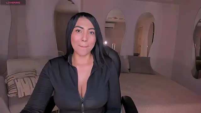 Snapshot of NatalieLewis chatting on 06/05/26, 12:11 NatalieLewis online show from 06/05/26, 12:11