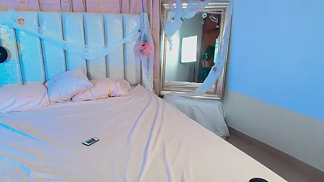 Chloe Bakerr online show from 10/09/25, 10:41