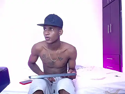 Snapshot of TITAN_SEX333 chatting on 10/14/25, 11:27 TITAN SEX333 online show from 10/14/25, 11:27