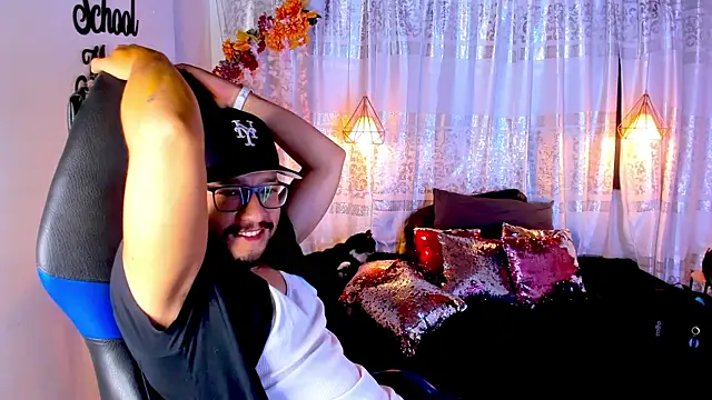 Ethan w12 online show from 10/13/25, 08:09