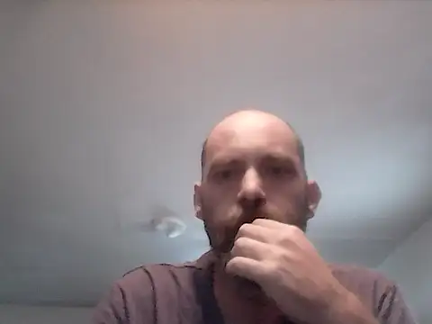 Snapshot of crazyheratic8 chatting on 11/09/25, 01:20 crazyheratic8 online show from 11/09/25, 01:20