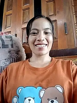 Snapshot of -Lauren- chatting on 10/04/25, 12:19 -Lauren- online show from 10/04/25, 12:19