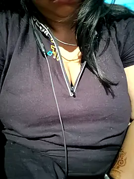 Snapshot of Angel_queen1 chatting on 10/29/25, 01:41 Angel queen1 online show from 10/29/25, 01:41